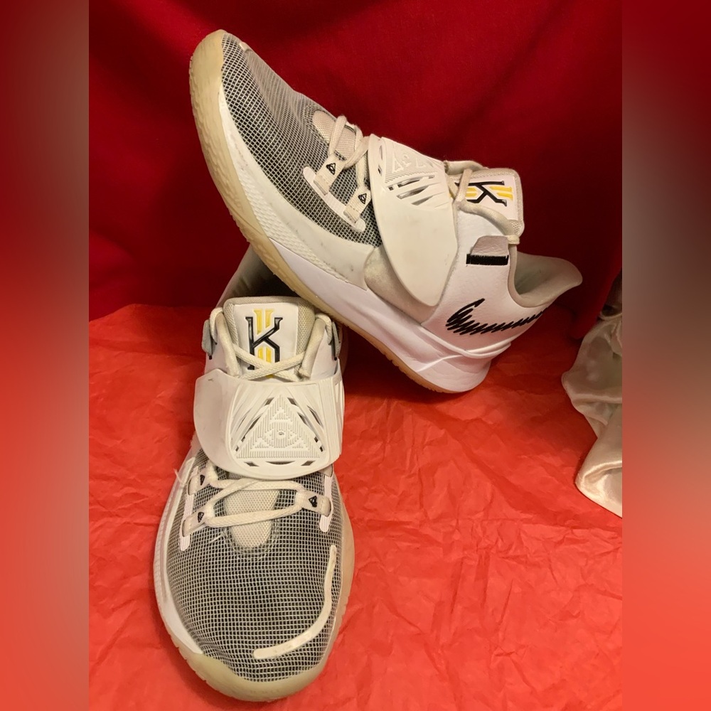 NIKE - Picture 2 of 8